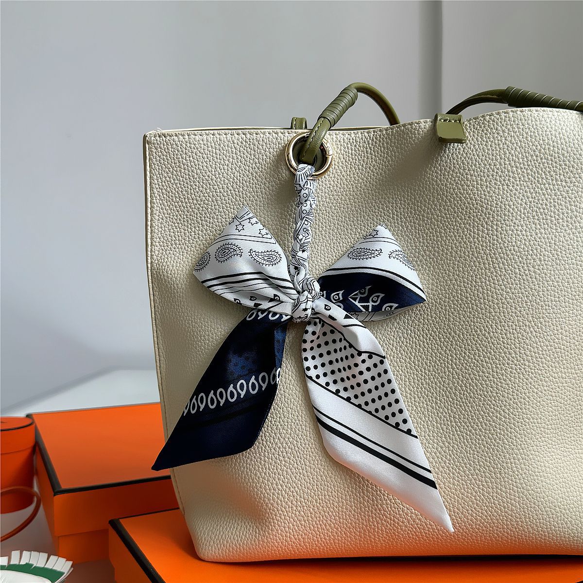 Elegant Silk Scarf Bow Bag Cha – обзор и цена Women'S Ysl Fashion
